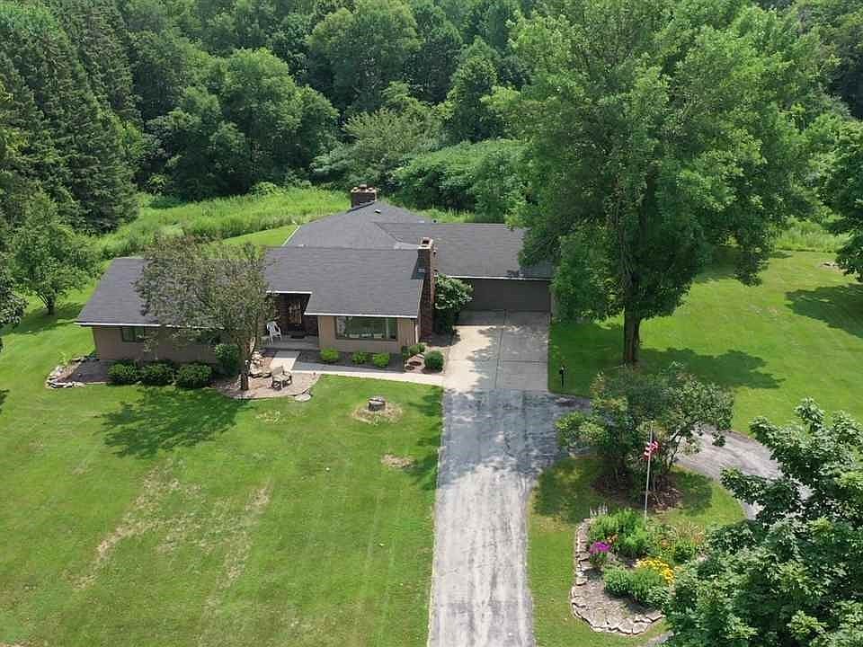 Goregous Natural Privacy W Heavy Woods