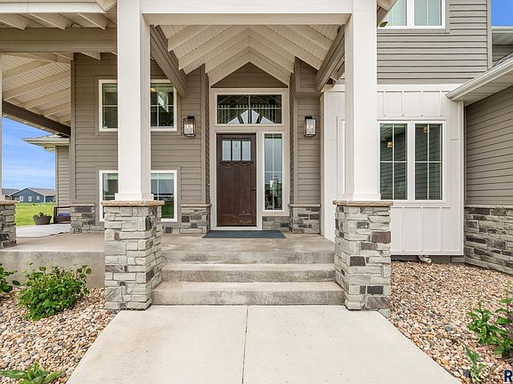 2nd image of 288 Central Park Ct