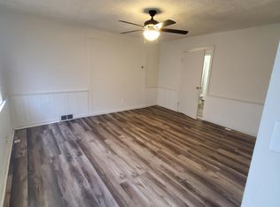 213 4th St #B, Rising Sun, IN 47040