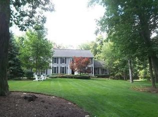 8570 Hemlock Ridge Dr, Kirtland, OH 44094