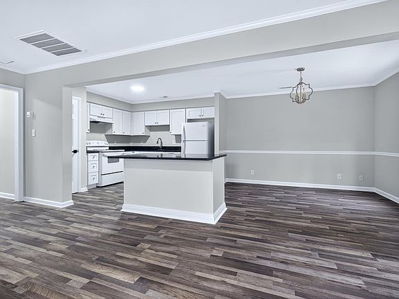 3rd image of 708 Powell Dr APT A