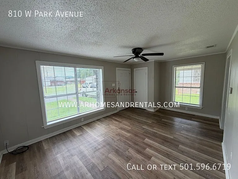810 W Park Ave — Photo 2