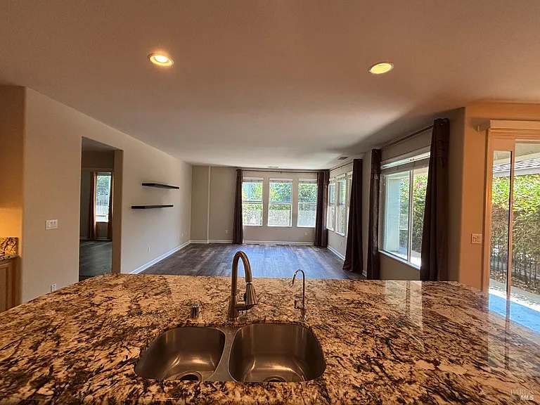 520 Arlington Dr — Photo 15