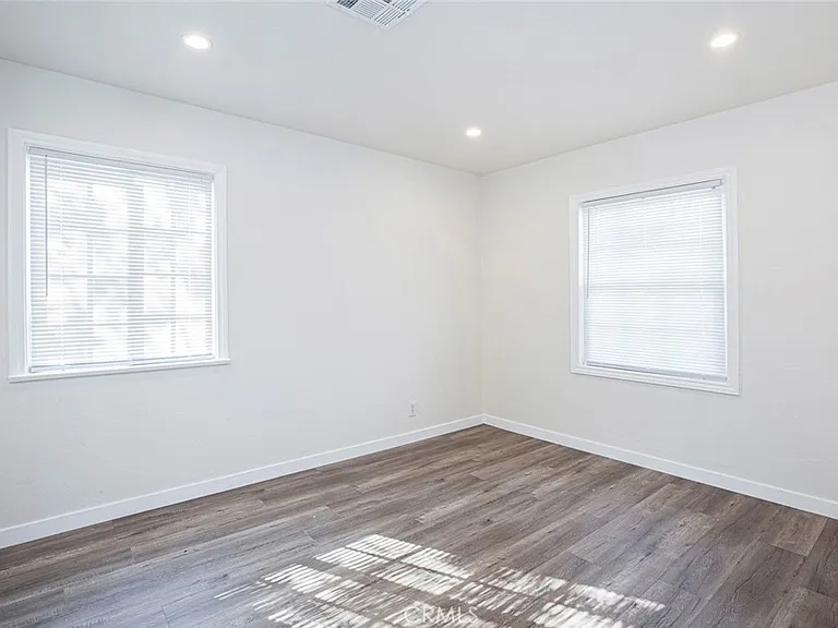 7820 Lasaine Ave — Photo 9