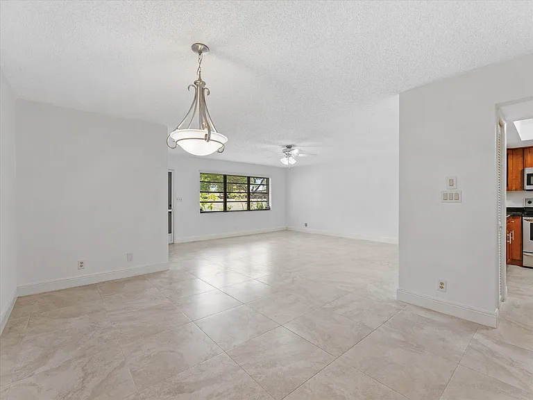 1821 NE 40th Ct #305 — Photo 7