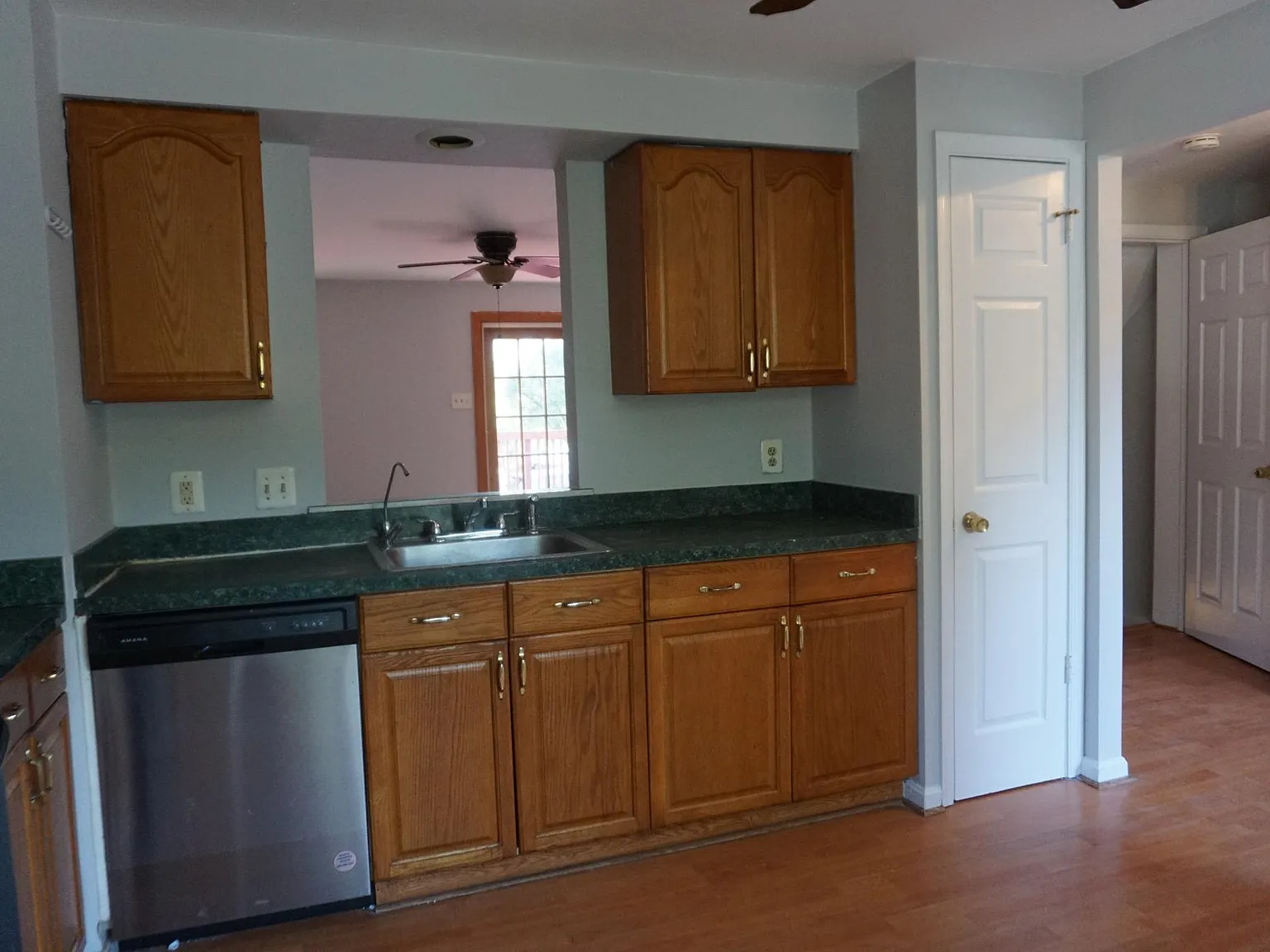 3 bed, 2.5 bath, 1080 sqft, $2,700 — Photo 4