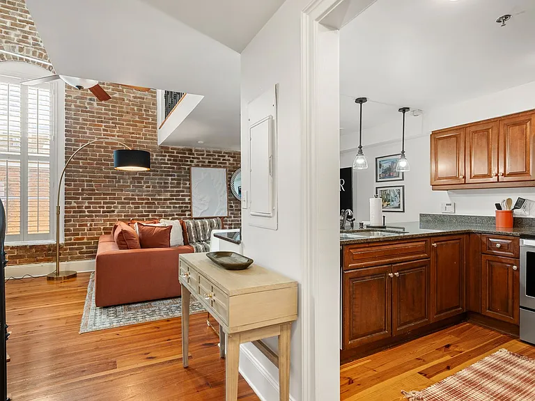 377 King St #206 — Photo 6