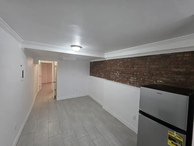 73 E 3rd St #BASEMENT — Photo 2
