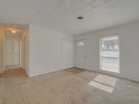 5th image of 207 Westwood Dr