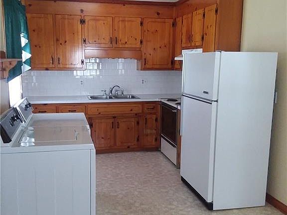 3rd image of 457 Hill Ave
