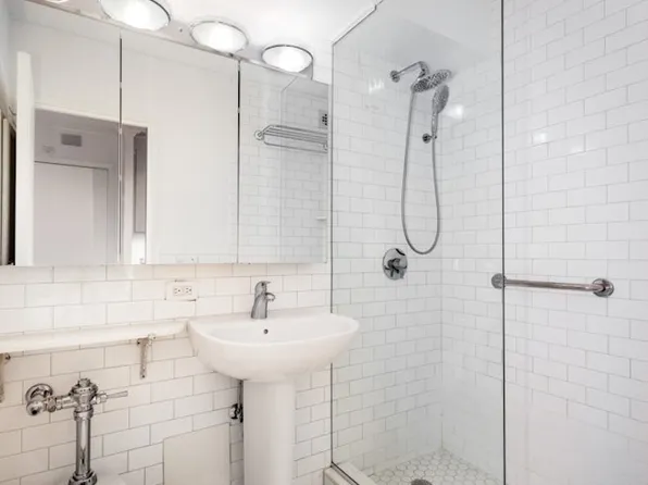 150 East 61st Street image 8 of 14