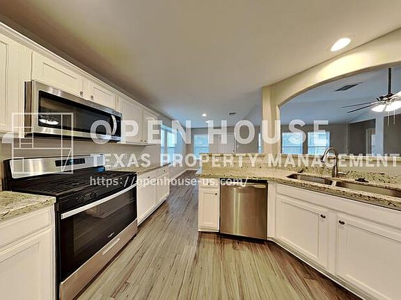 4th image of 8831 Aberdeen Oaks Dr
