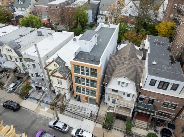 77 Van Reypen Street image 22 of 23