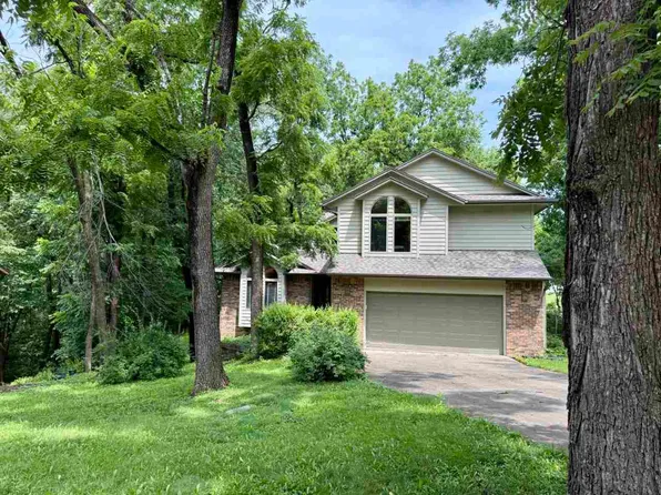 24 Samuel Dr, Iowa City, IA 52245