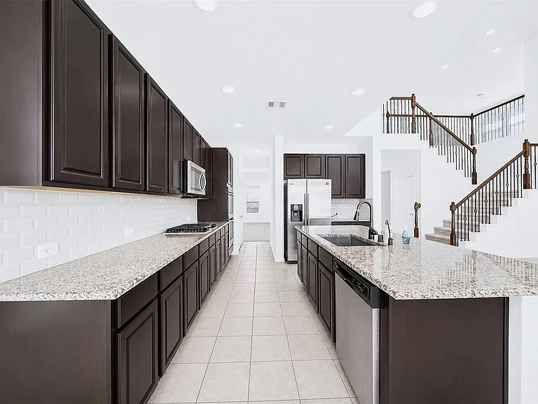 22406 Newcastle Waters Ct — Photo 9