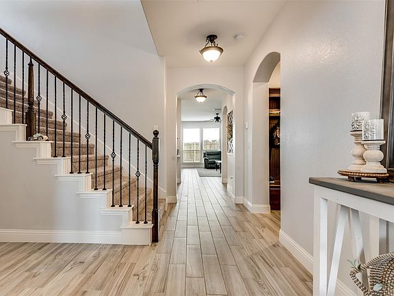 5th image of 213 Roscoe Dr