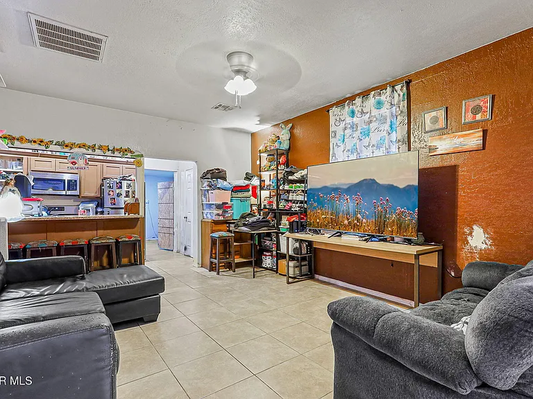 209 N Seville Dr — Photo 9