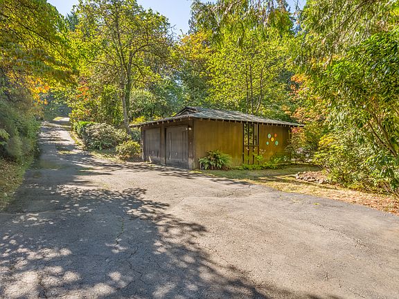 5th image of 3404 W Lake Sammamish Pkwy NE
