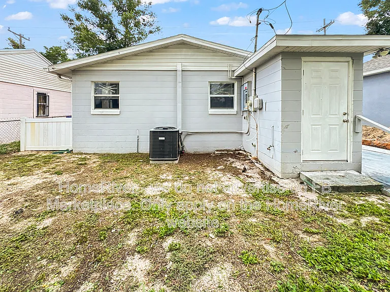 705 W 9th St — Photo 18