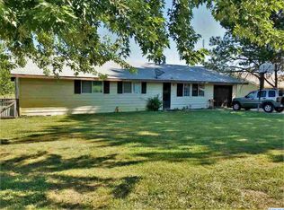 233 Swan Rd, Sunnyside, WA 98944