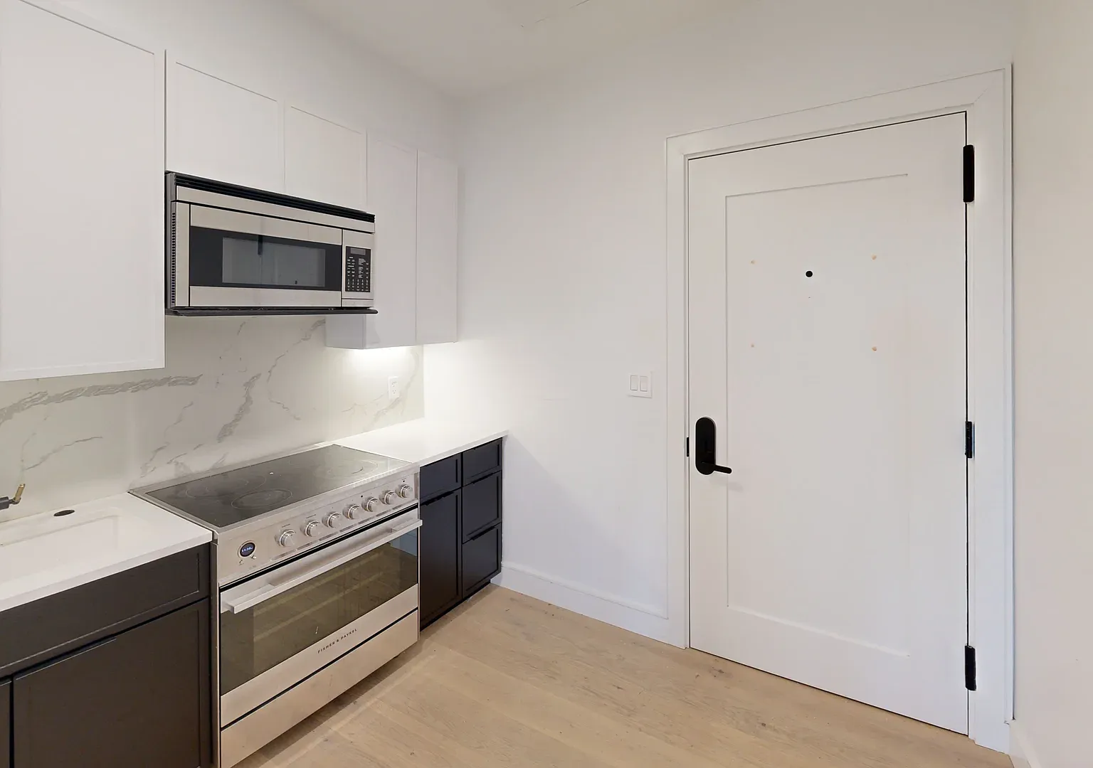 Studio, 450 sqft, $3,200 — Photo 2