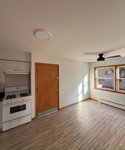4255 N Neva Ave — Photo 4
