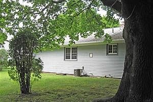 3rd image of 7 Garrett Dr