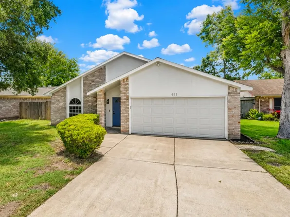 911 Golden West Dr, Katy, TX 77450