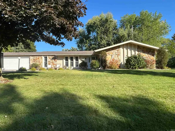 1105 Redding Ln, Angola, IN 46703