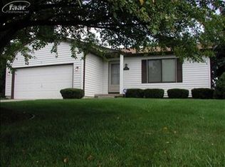 13186 Golden Cir, Fenton, MI 48430
