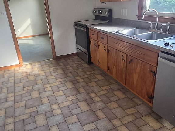 5th image of 73 Silver Lake Rd