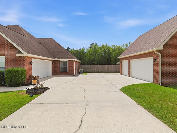4th image of 8500 Julia Dr