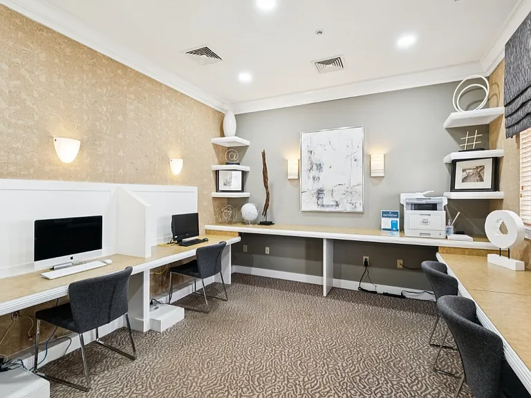 Stone Point Apartments — Photo 38