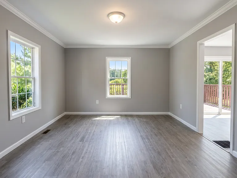 1215 Oaklawn St SE — Photo 2
