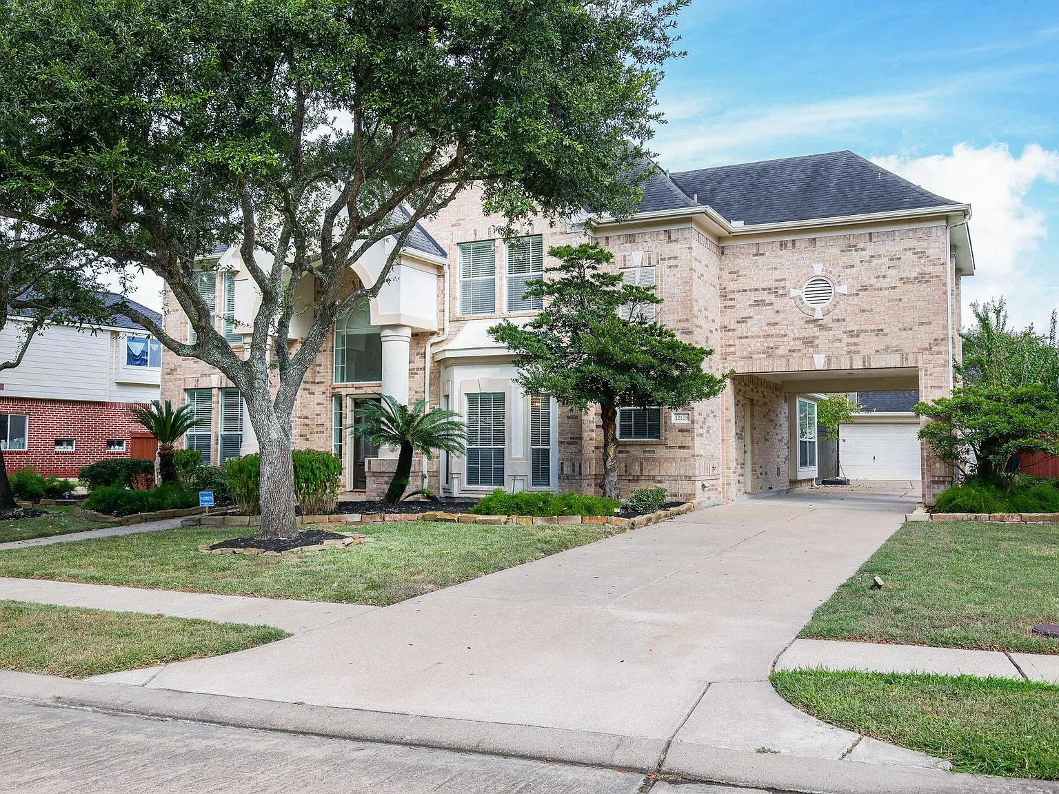 4 bed, 3.5 bath, 4250 sqft, $4,950 — Photo 3