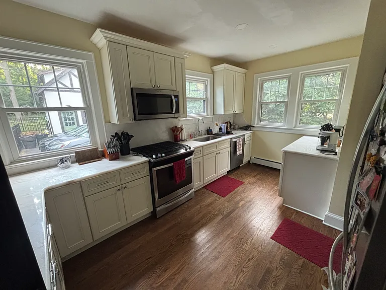128 Maple Ave — Photo 2