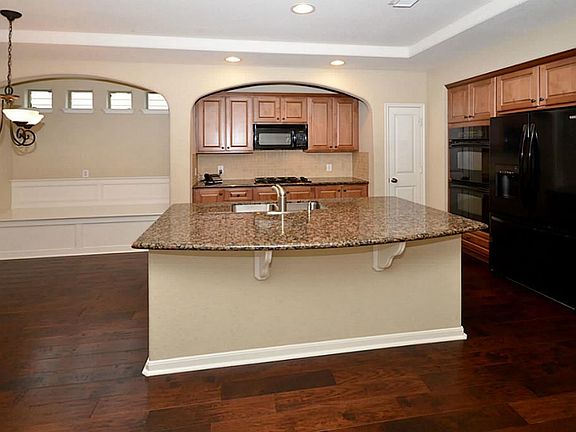 5th image of 111 Douvaine Ct