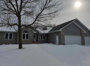1604 S Paisley Ln, Sioux Falls, SD 57106