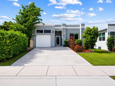 160 NE 35th Street, Oakland Park, FL, 33334