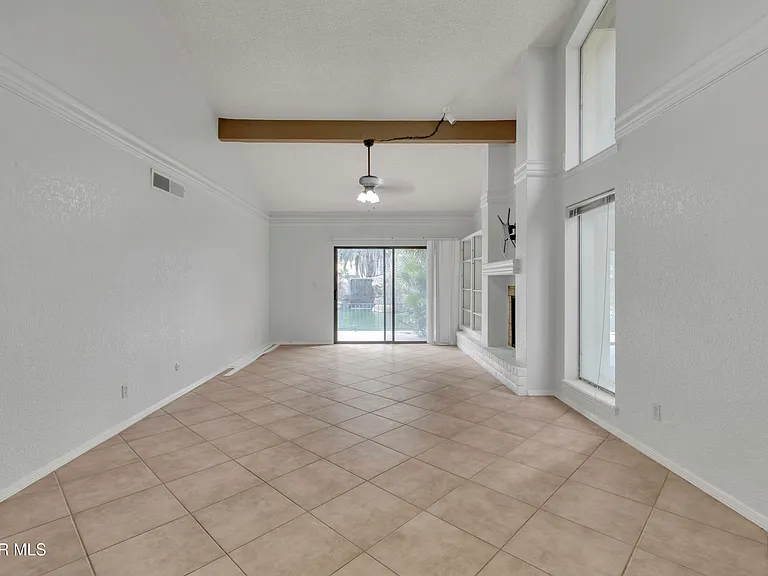 620 Lakeway Dr — Photo 18