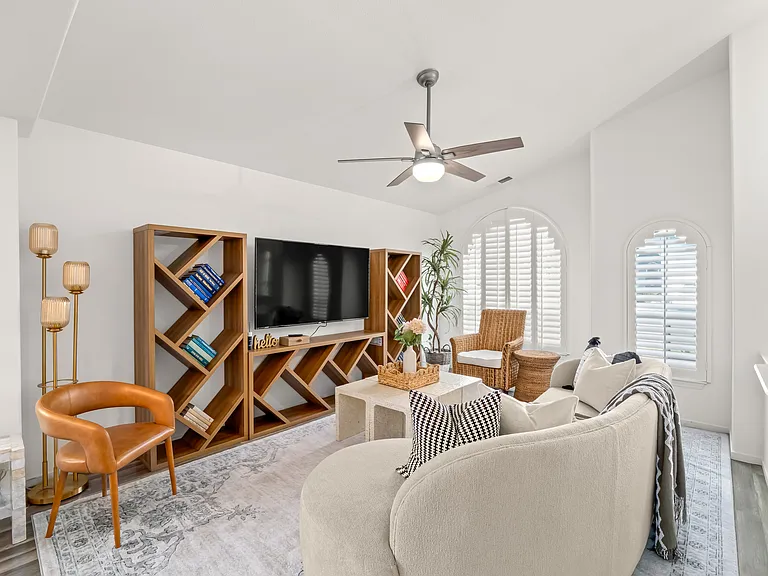 1126 N Purdue Ave — Photo 38