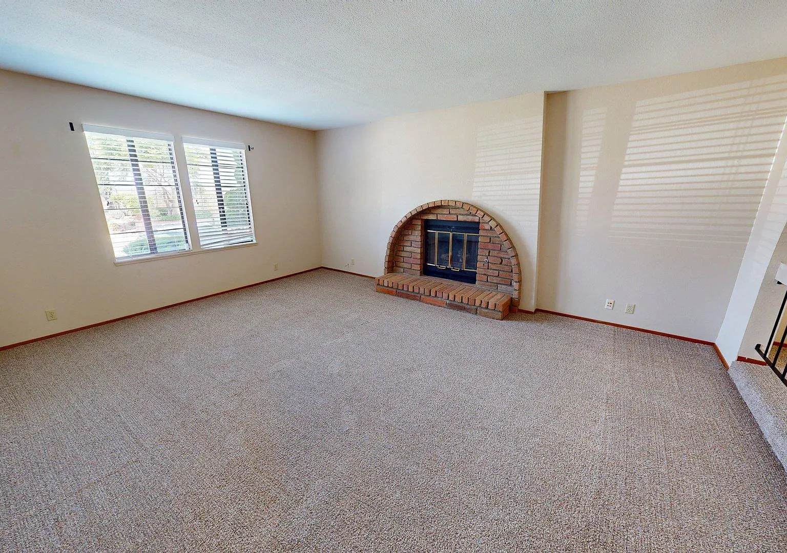 3 bed, 2124 sqft, $4,200 — Photo 3