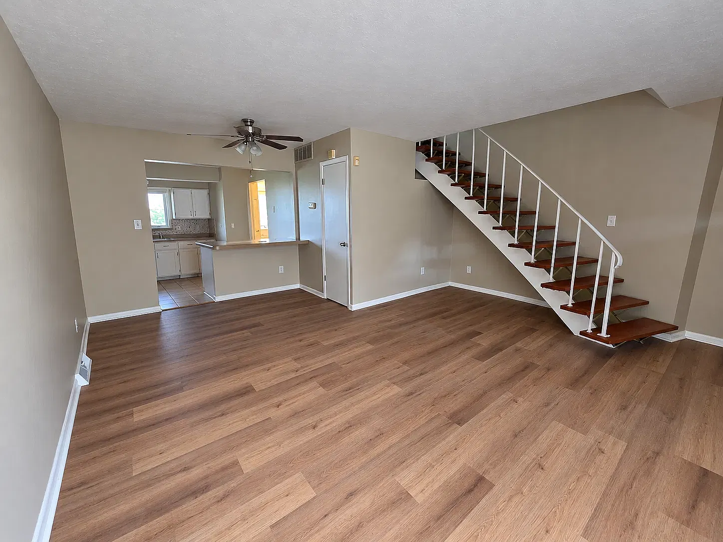 2 bed, 1074 sqft, $1,350 — Photo 4
