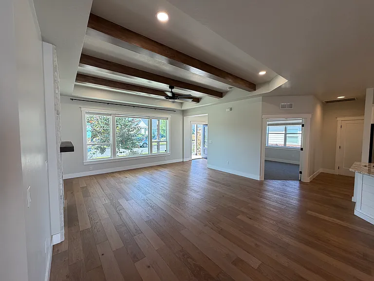 410 Castle Rock Dr — Photo 8