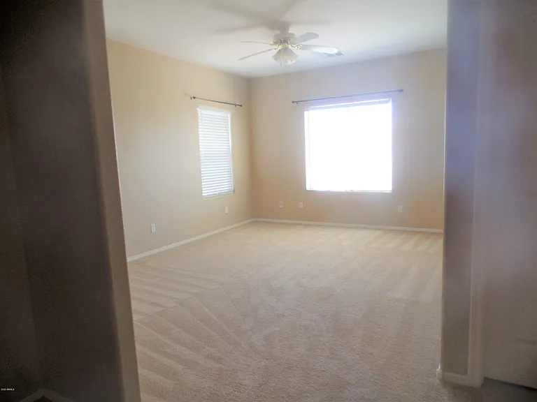 1281 E Hampton Ln — Photo 15