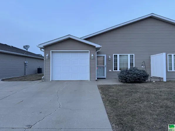 213 W Duke St, Vermillion, SD 57069