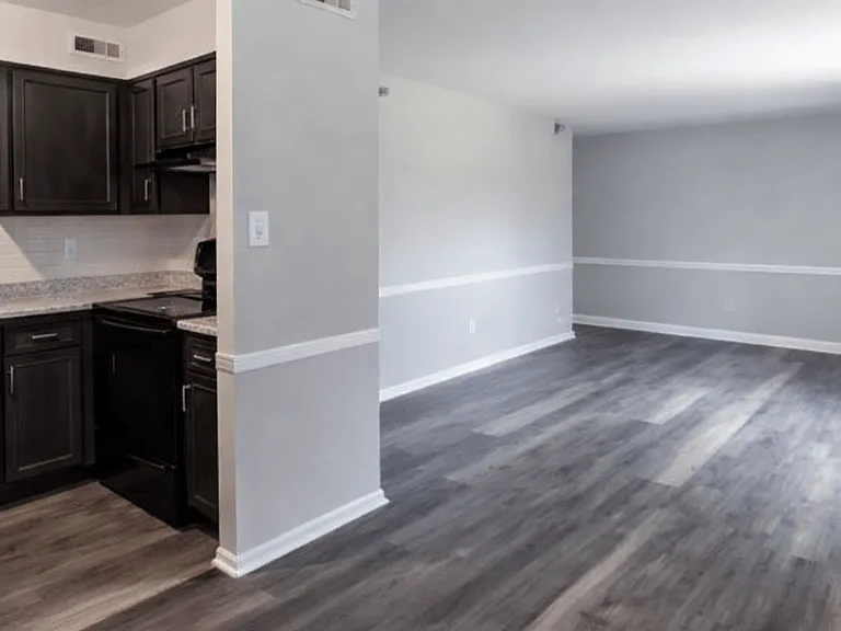 Pickwick Farms Apartments — Photo 2