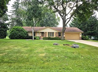 5240 S Williams Rd, New Berlin, WI 53146