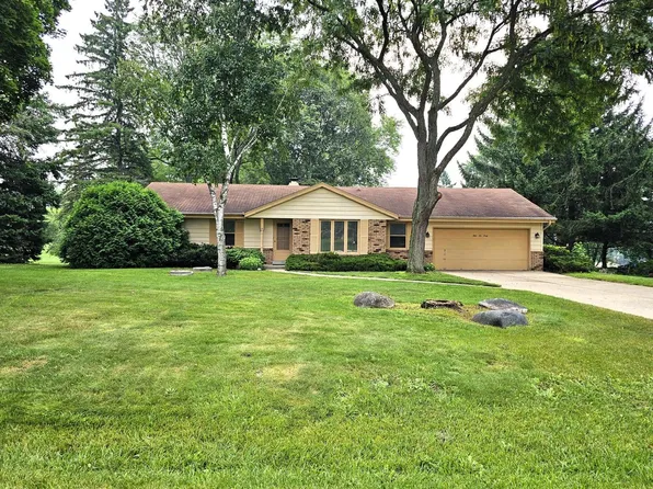 5240 South Williams ROAD, New Berlin, WI 53146