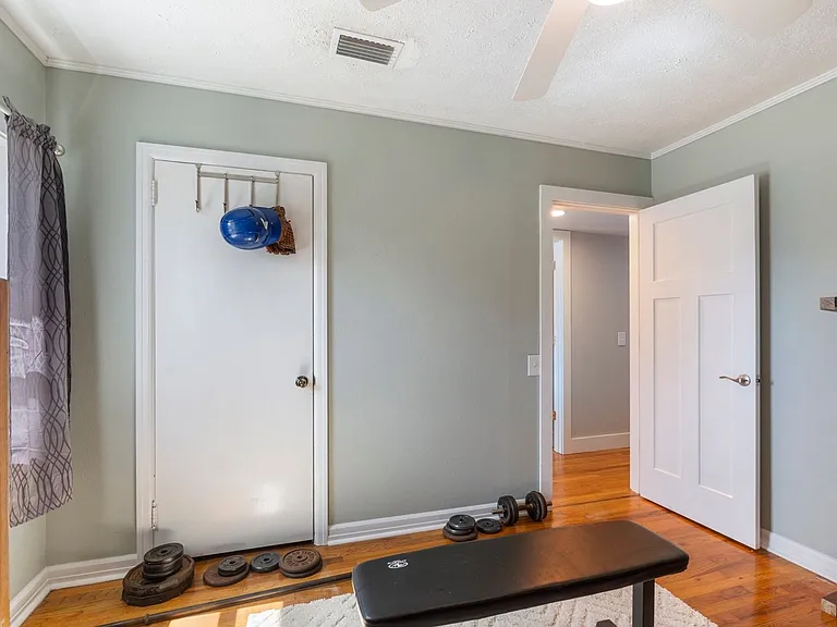 907 Garrison Ave — Photo 13